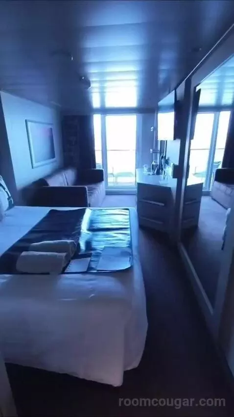 Balcony Cabin (#11104) bed picture #4