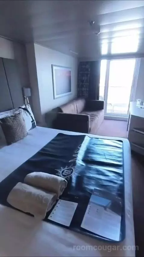 Balcony Cabin (#11104) bed picture #9