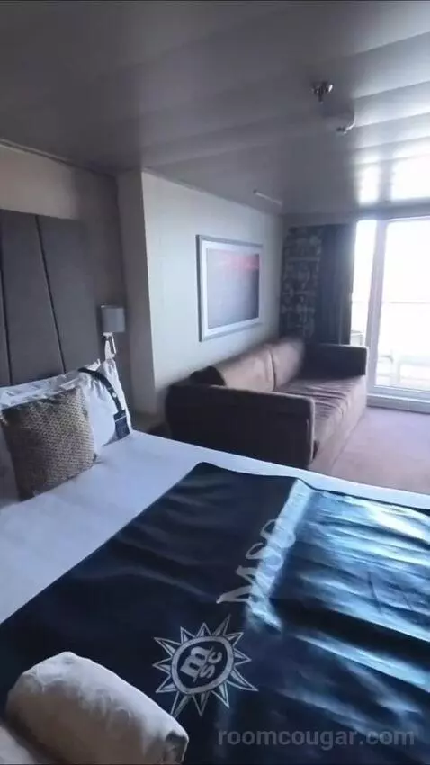 Balcony Cabin (#11104) bed picture #12