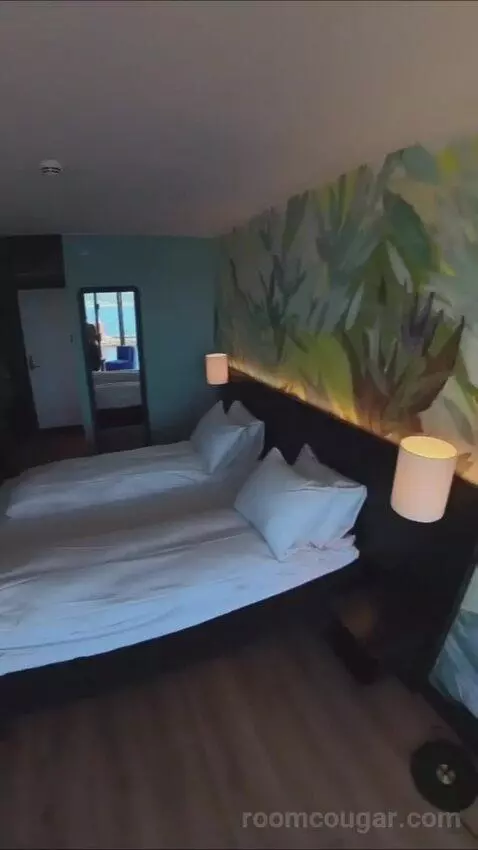 Business Double Room (#359) bed picture #3