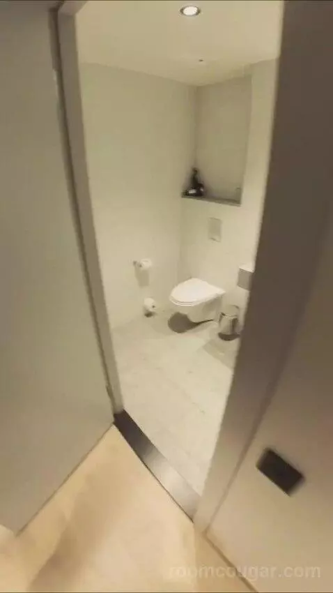 Superior Twin Room with View (#428) bathroom picture #1