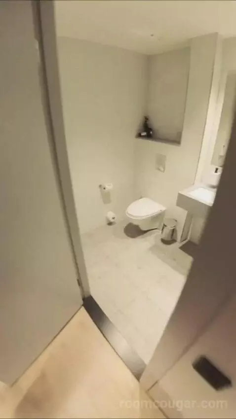 Superior Twin Room with View (#428) bathroom picture #2