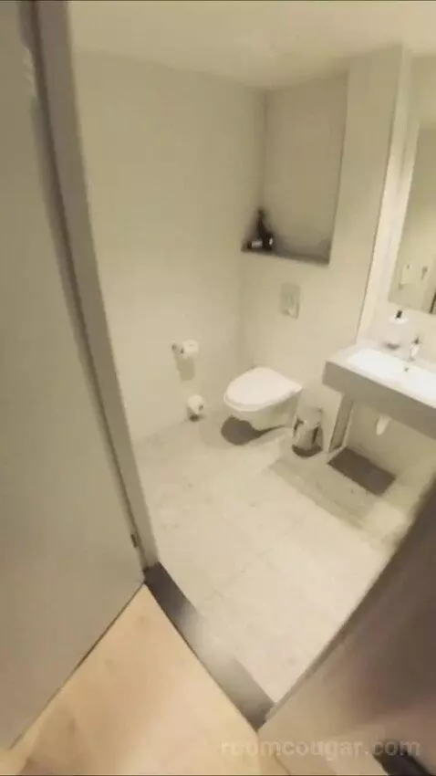 Superior Twin Room with View (#428) bathroom picture #3