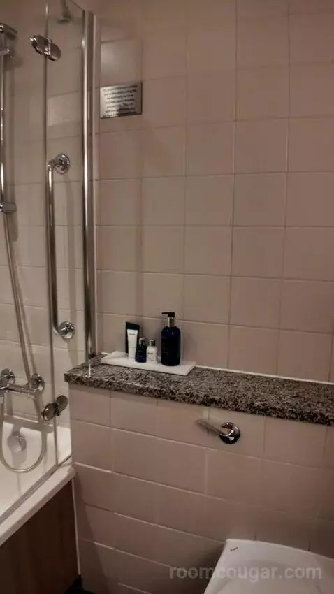 Standard (#563) bathroom picture #2