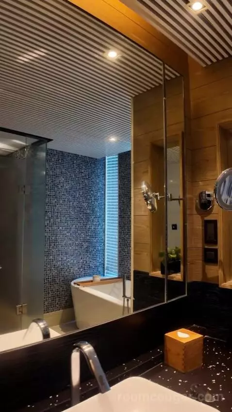 Suite (#1601) bathroom picture #1