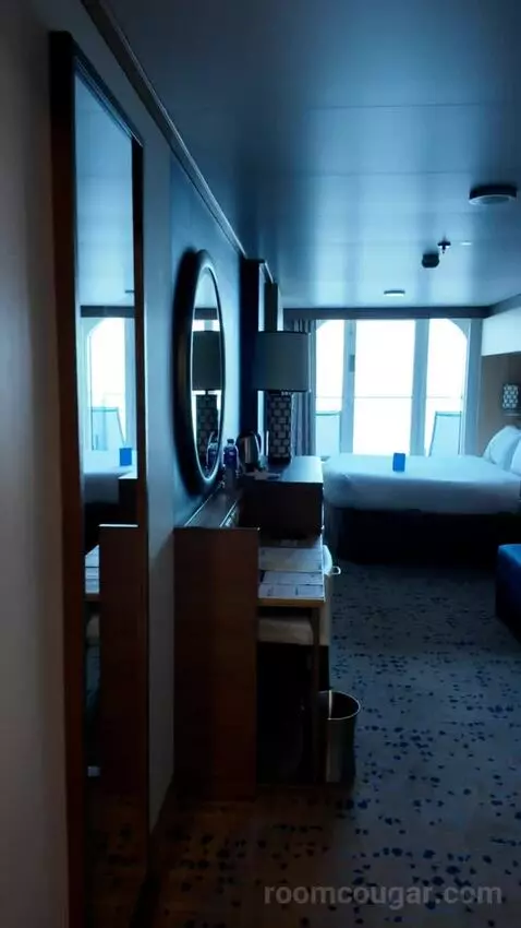 Balcony Cabin (#9160) bed picture #1