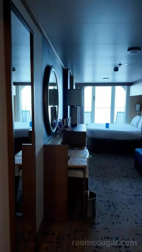 Balcony Cabin (#9160) bed picture #2