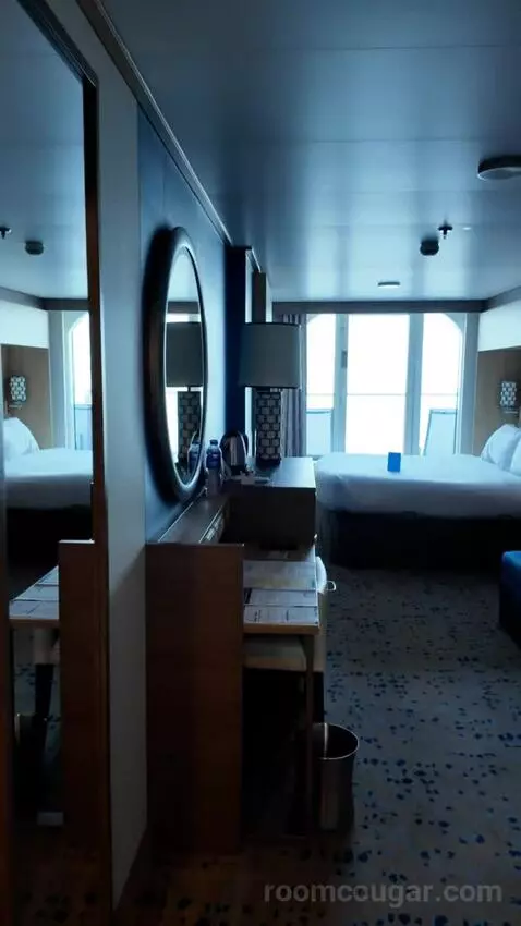 Balcony Cabin (#9160) bed picture #4