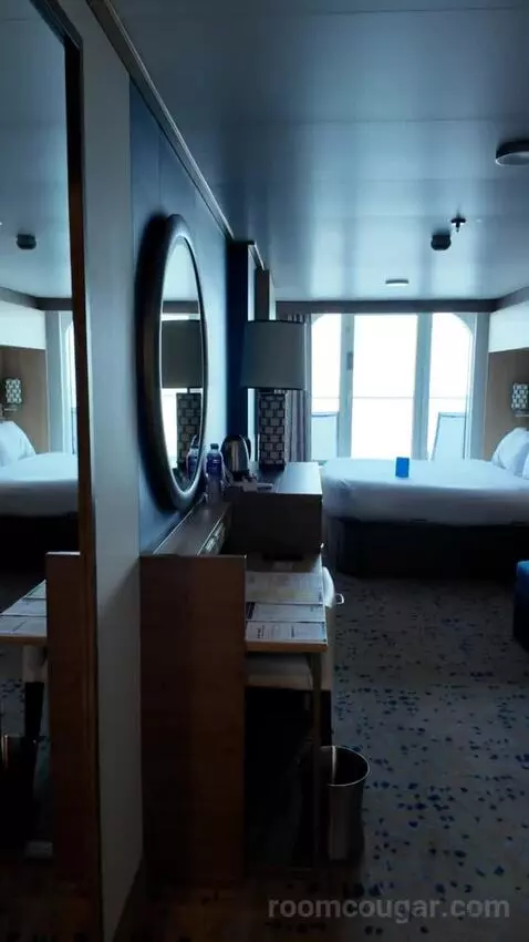 Balcony Cabin (#9160) bed picture #6