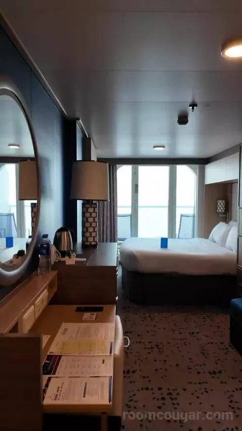 Balcony Cabin (#9160) bed picture #9