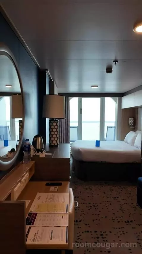 Balcony Cabin (#9160) bed picture #10