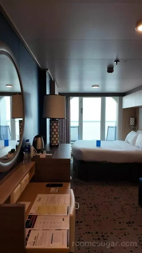 Balcony Cabin (#9160) bed picture #11