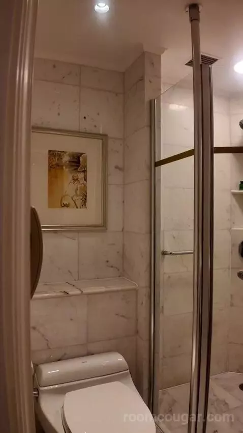 Standard (#2720) bathroom picture #2