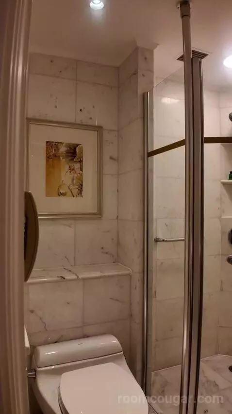 Standard (#2720) bathroom picture #3