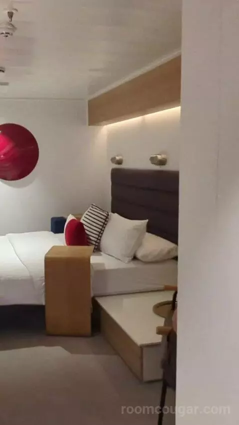 Inside Cabin (13244M) bed picture #4