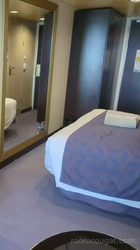 Balcony Cabin (#8066) bed picture #11