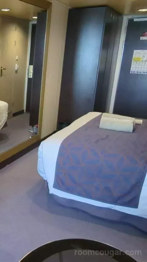 Balcony Cabin (#8066) bed picture #12