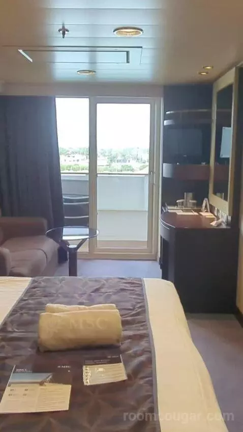 Balcony Cabin (#8066) bed picture #3