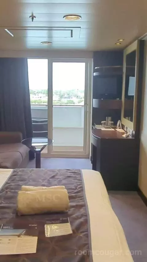 Balcony Cabin (#8066) bed picture #4