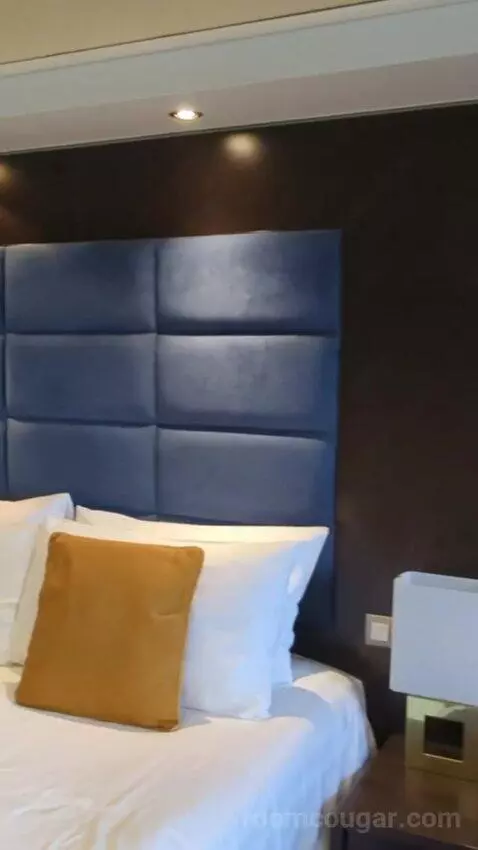 Balcony Cabin (#8066) bed picture #10
