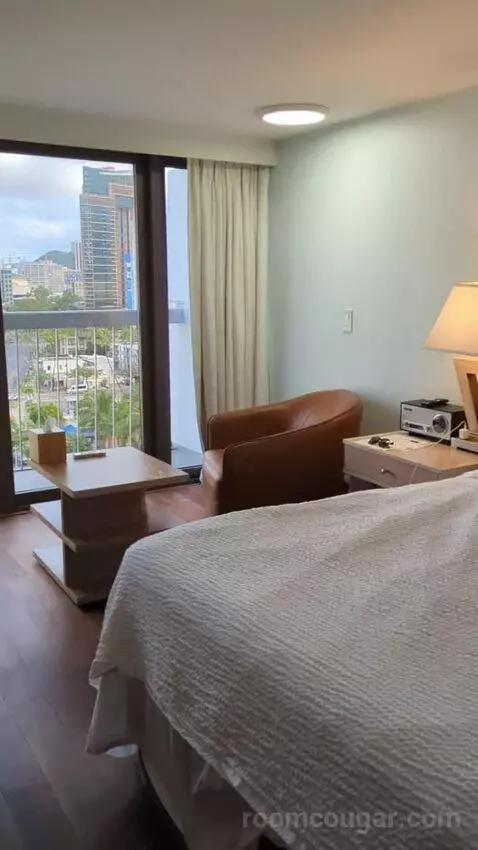 Gold Ocean View King (#1602) bed picture #1