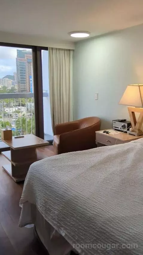 Gold Ocean View King (#1602) bed picture #2