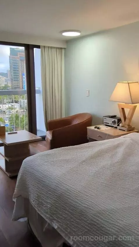 Gold Ocean View King (#1602) bed picture #3