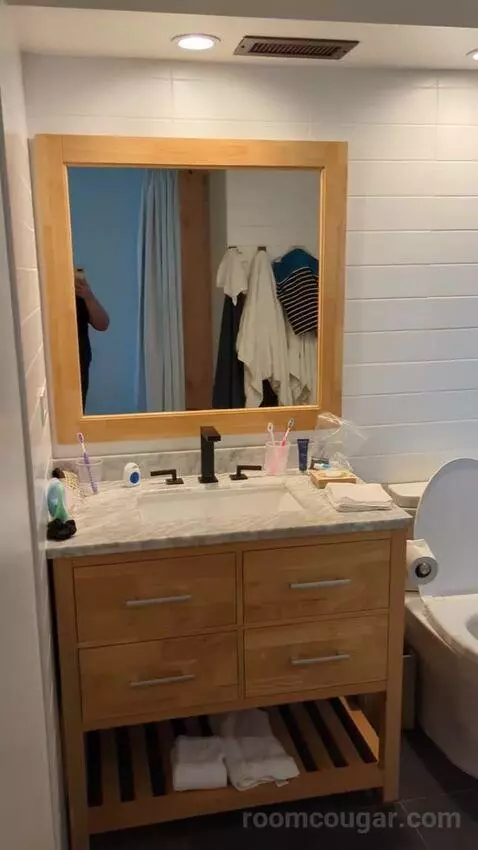 Gold Ocean View King (#1602) bathroom picture #2