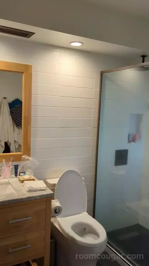 Gold Ocean View King (#1602) bathroom picture #4