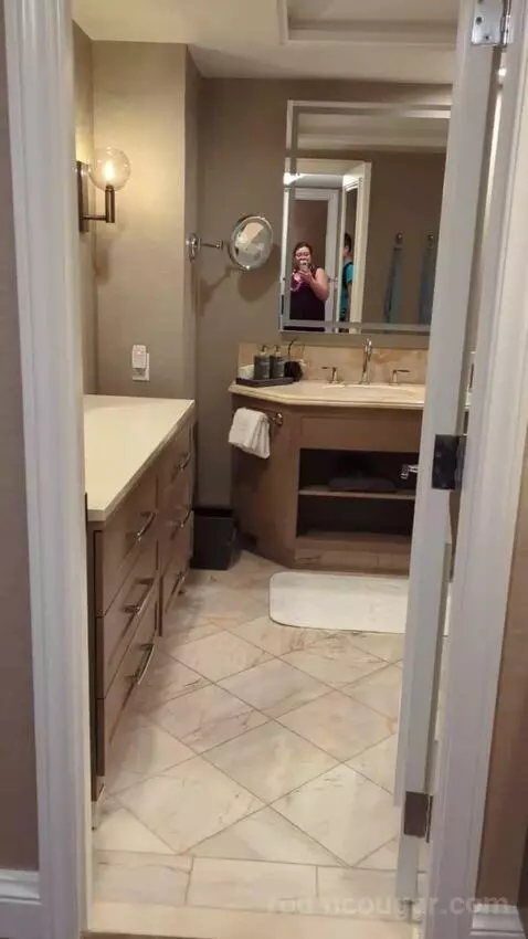 Garden View Room with King Bed (#377) bathroom picture #2