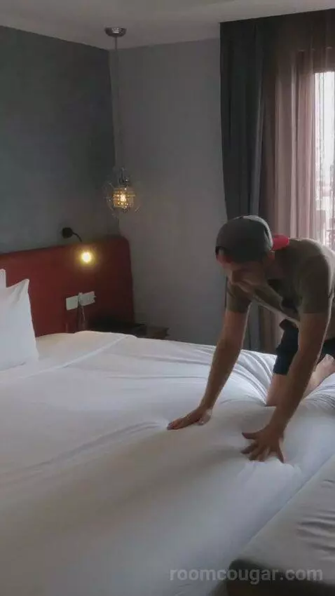 Premium Suite bed picture #1