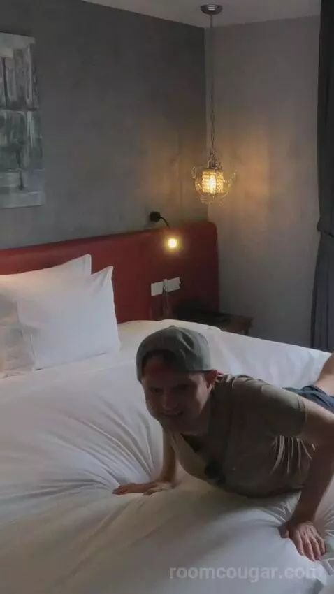 Premium Suite bed picture #5