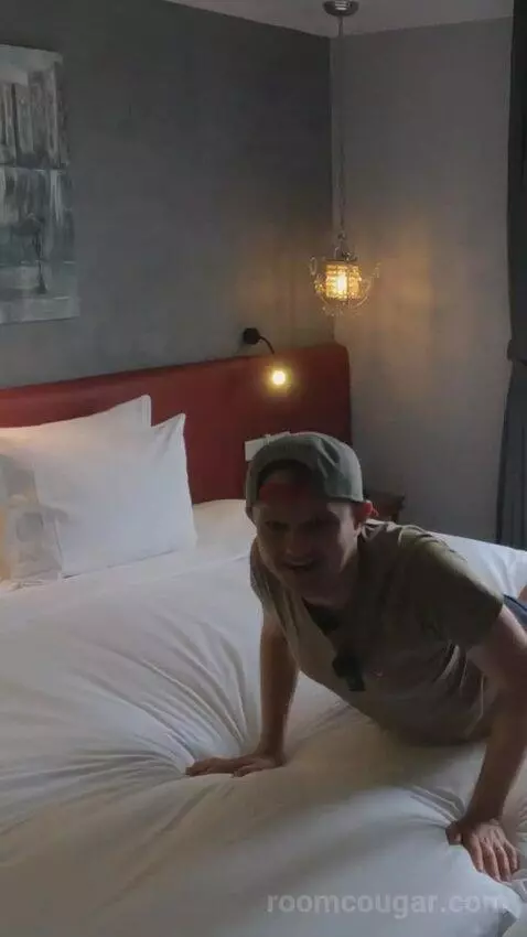 Premium Suite bed picture #6