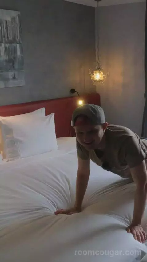 Premium Suite bed picture #8