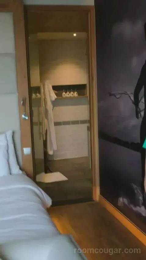 Suite (Double) bed picture #11