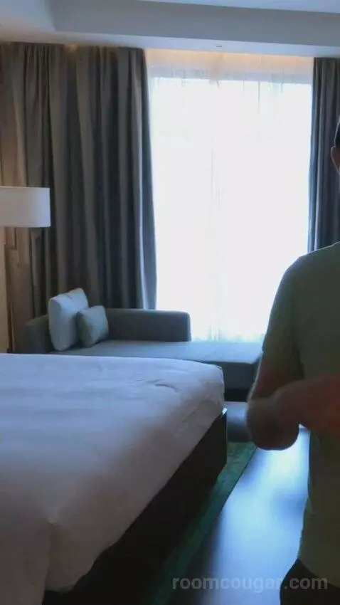 King Room with River View bed picture #2
