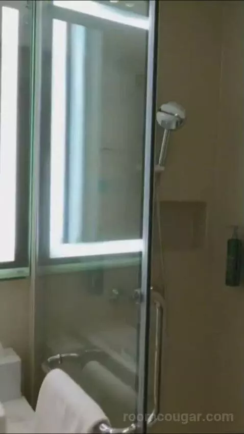 King Room with Garden View - High Floor bathroom picture #9