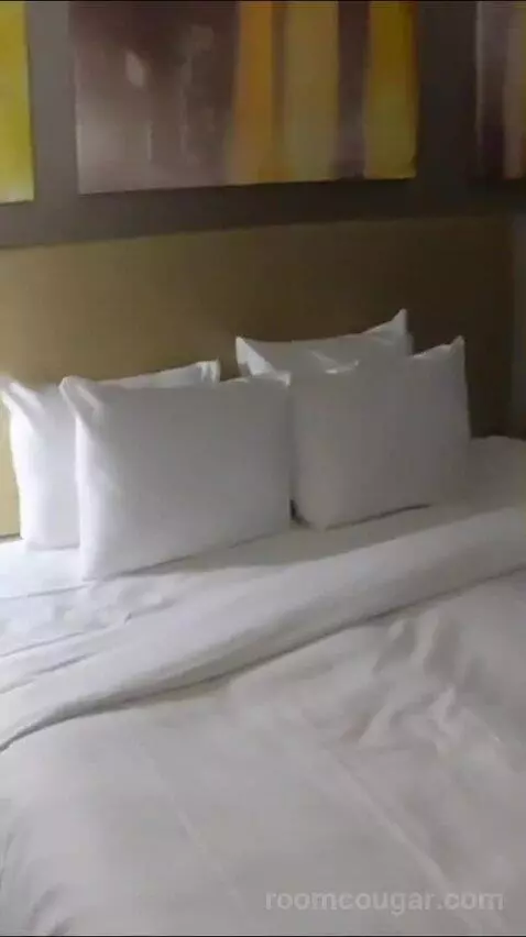 Standard King Room (#1901) bed picture #2