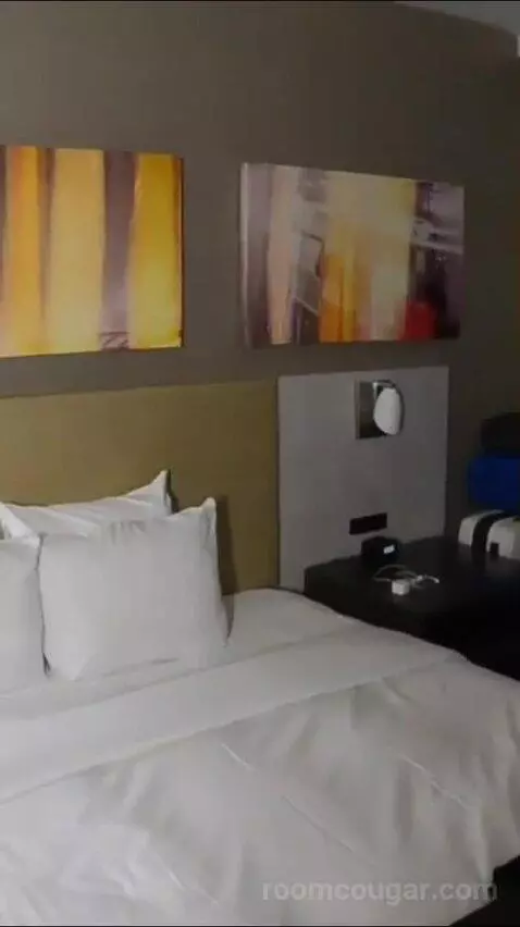 Standard King Room (#1901) bed picture #3