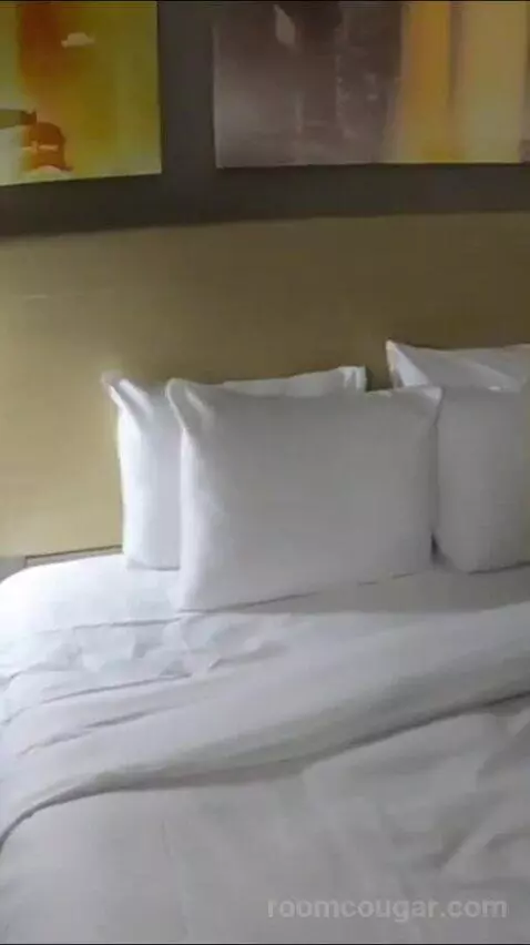 Standard King Room (#1901) bed picture #4