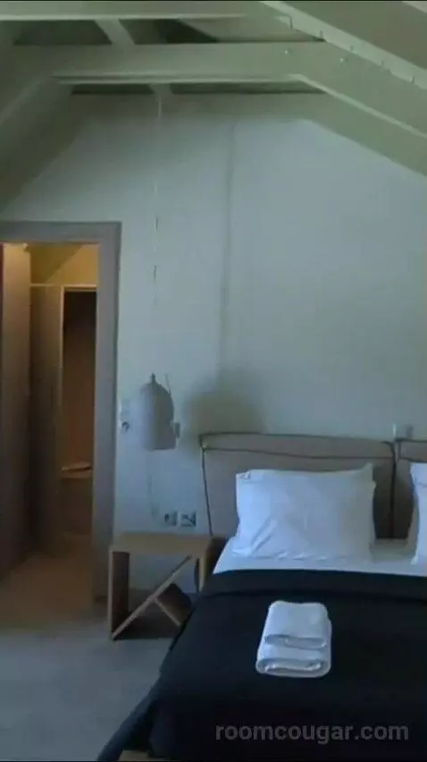 Suite (Scirocco) bed picture #3