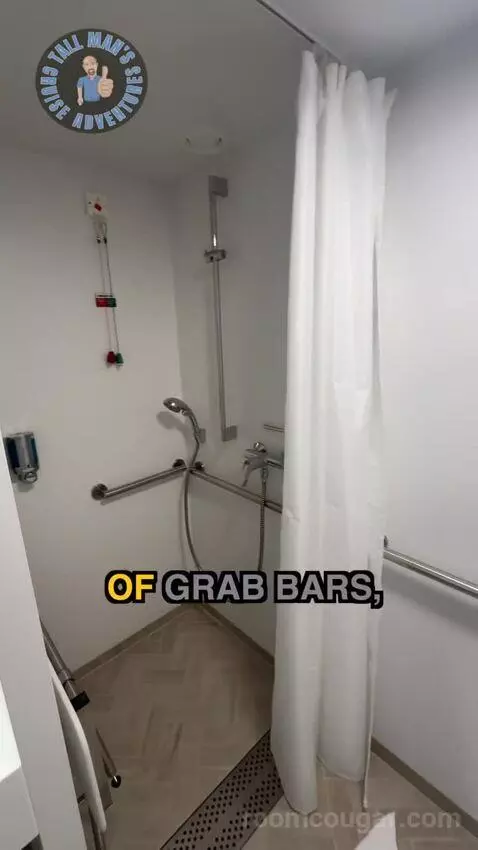 Balcony Cabin (Accessible B) bathroom picture #6