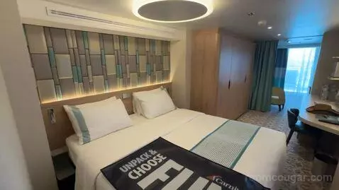 Suite (Cloud 9 Spa) bed picture #3