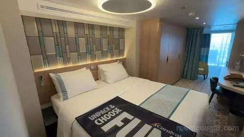 Suite (Cloud 9 Spa) bed picture #4