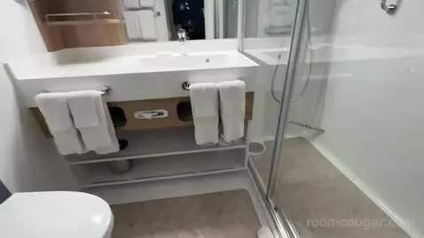 Suite (Cloud 9 Spa) bathroom picture #1