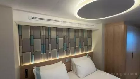 Suite (Cloud 9 Spa) bed picture #5