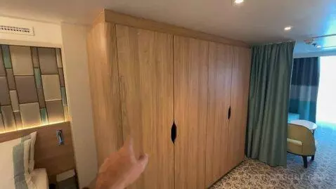 Suite (Cloud 9 Spa) bed picture #7
