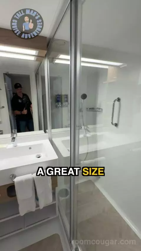 Suite (Ocean Suite) bathroom picture #6