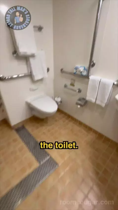 Accessible Balcony (R302) bathroom picture #6