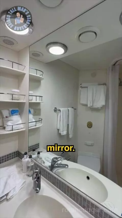 Family Cabin (D105 Suite) bathroom picture #12